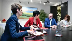 Esparza le espeta a Chivite su indignación por equiparar a los proetarras de Bildu con NA+: "Es un insulto"