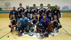 Primer derbi navarro: el Iruña hockey se lleva los tres puntos ante Oberena en el pabellón manguiverde