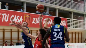 Durísima derrota: el Basket Navarra pierde en la prórroga pese a remontar el partido ante el Algeciras