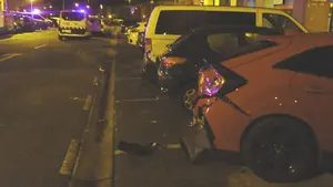 Un hombre de 49 años colisiona contra tres vehículo aparcados en Pamplona y cuadruplica la tasa de alcohol