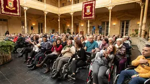 25 años comprometidos con la sociedad navarra: Adacen recibe la máxima condecoración de la Comunidad foral