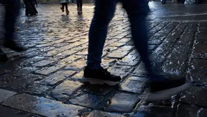 El Parlamento foral rechaza "cualquier discurso de odio", en especial los que "criminalicen" a los 'menas'