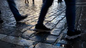 "Si denunciáis, os llevaréis una puñalada": detienen en Pamplona a dos menores por robar un par de móviles