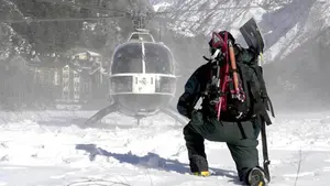 Muere un esquiador de 51 años al caer unos 200 metros por un barranco fuera de las pistas en Candanchú