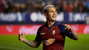 El durísimo esfuerzo de Chimy: el delantero trabaja a tope en su casa para doblar la rodilla lesionada