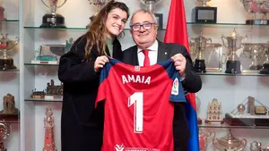 La sorpresa de Amaia Romero en El Sadar: la cantante navarra acude a animar al equipo rojillo
