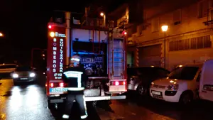 Rescatan de entre las llamas a un perro atrapado en el interior de una casa en Irurzun