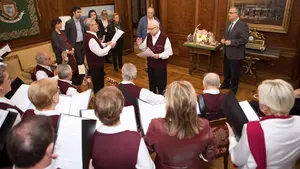 La tradición regresa al despacho del alcalde: un belén presidirá el Ayuntamiento de Pamplona