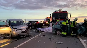 Tres heridos, dos de ellos graves, en un accidente con tres coches implicados en Caparroso