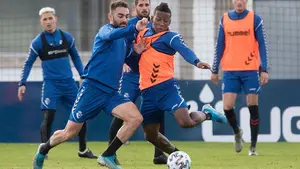 Un nuevo lesionado: un futbolista que podía ser titular en Lorca se ha retirado del entrenamiento en Tajonar