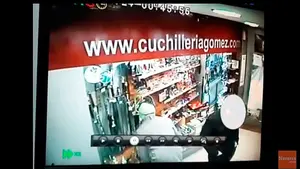 Roban una de las piezas más caras de una famosa cuchillería de la Estafeta: la policía busca ya a los ladrones