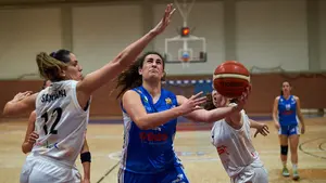 Cuarta victoria consecutiva: el FNB Ardoi arranca el año con fuerza ganando en la pista del Ucam Murcia