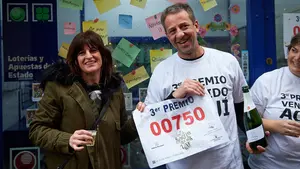 La euforia de una pamplonesa con su tercer premio: "Me preguntaban de dónde había sacado ese número tan feo"