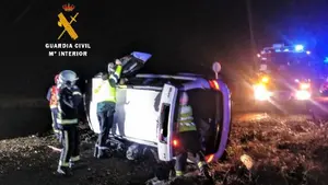 Heridas dos personas, una de ellas grave, tras una colisión entre dos coches en el cruce de Olite de la N-121-A