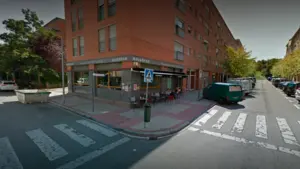 Nuevo acto de vandalismo en Pamplona: apedrean y prenden fuego a una panadería de Mendillorri