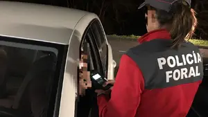 Un riojano trata de huir de la Policía Foral y acaba detenido por conducir drogado, sin permiso y de forma temeraria