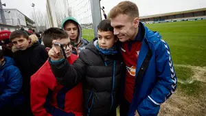 Sensaciones "agridulces": Toni Lato repasa su debut como titular y la dura derrota ante el Sevilla