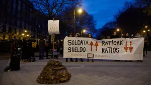 Las trabajadoras de las guarderías navarras se concentran en Pamplona por una mejora de calidad