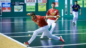 Gran victoria de los navarros Joseba Ezkurdia y Martija que les acerca a las semifinales del Parejas