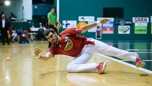 Dura derrota de los navarros Ezkurdia y Galarza en el frontón Labrit