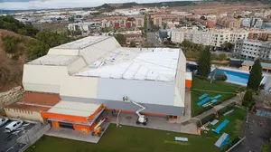 Fin a las goteras: culminan las obras de impermeabilización de la cubierta del polideportivo Ciudad de Tudela