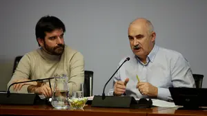 Larrarte accedió de "manera ilícita" a datos privados de los navarros para amenazarles por sus casas vacías