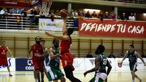 Triunfo a domicilio: el Basket Navarra gana en Morón y sigue vivo en la lucha por el ascenso a Leb Oro