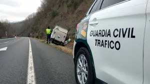 Un camión se sale de la carretera a la altura de la localidad de Zozaya y termina en la cuneta
