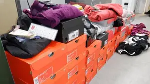 Detienen a dos vecinos de Barañáin por robar en una tienda material deportivo valorado en más de 3.000 euros