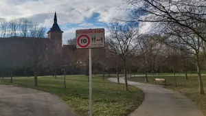 Pamplona estrena 'nuevas' señales que afectan a varios usuarios de la vía: estas son sus restricciones