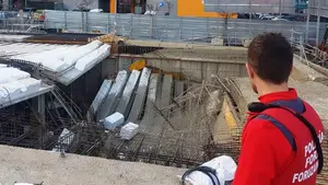 Nuevo accidente laboral: cinco trabajadores heridos en Ripagaina al ceder el encofrado de una obra en construcción