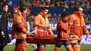 ¡Alerta en Pamplona!:El Chimy Ávila se retira lesionado entre gestos de gran dolor en su rodilla