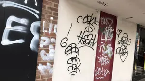 Multa para una menor por pintar en una fachada de una vivienda de Tudela