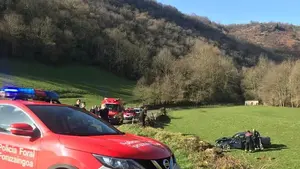 Dos heridos al salirse de la vía y volcar un vehículo en el collado de Artesiaga de Baztán