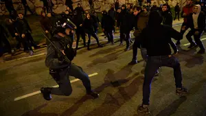 Decenas de desperfectos, policías heridos y nueve detenidos: el violento balance de la huelga abertzale en Navarra