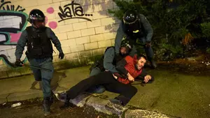 Los abertzales llevan la violencia y el caos a la zona comercial de La Morea para imponer su huelga