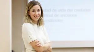 Una enfermera navarra investiga sobre el cuidado de personas dependientes y la atención que necesitan