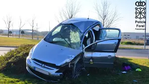Herida una joven de Tafalla tras salirse de la vía con su vehículo a su paso por Milagro