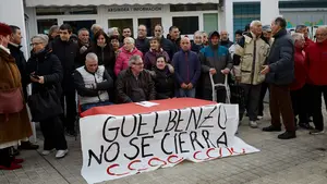 "Guelbenzu no se cierra": se concentran ante la clausura de las instalaciones y anuncian más movilizaciones