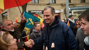 Ortega Smith califica de "vergüenza inaceptable" que haya que "seguir poniéndose de rodillas ante los proetarras"