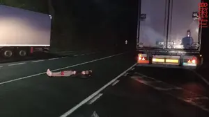 Un joven de 26 años borracho y drogado se tumba en la N-121-A con la intención de cortar el tráfico