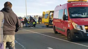 Un coche se sube a la acera en Pamplona y arrolla a dos peatones en un grave accidente