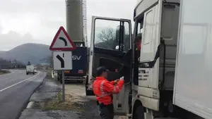 Kamikaze en la carretera más peligrosa de Navarra: denunciado un camionero por un adelantamiento temerario