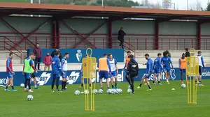 Kike Barja, Unai García y Lato son las novedades en una lista de veinte jugadores convocados para Sevilla