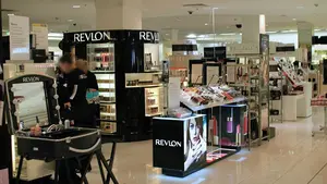 Le pillan robando perfumes en Pamplona y al detenerle descubren que está relacionada con otro robo