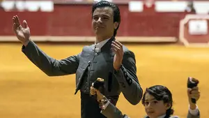 El torero navarro Toñete arranca la temporada con un triunfo y dos orejas en un festival en Valladolid