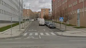 Dañaron cuatro motos, un coche y hasta diez portales: detenidos dos jóvenes de 19 años en Pamplona