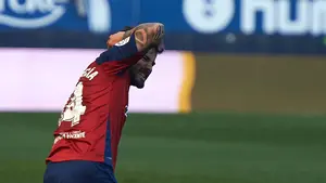 Bofetada sin paliativos: las imágenes de la debacle rojilla ante el Granada en El Sadar