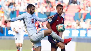 Desastre en El Sadar: Osasuna regala el partido en defensa y encaja una durísima derrota ante el Granada