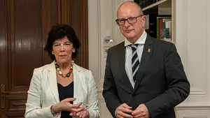 Gimeno explica a la ministra Celaá sus planes para distribuir al alumnado desfavorecido por todos los centros educativos